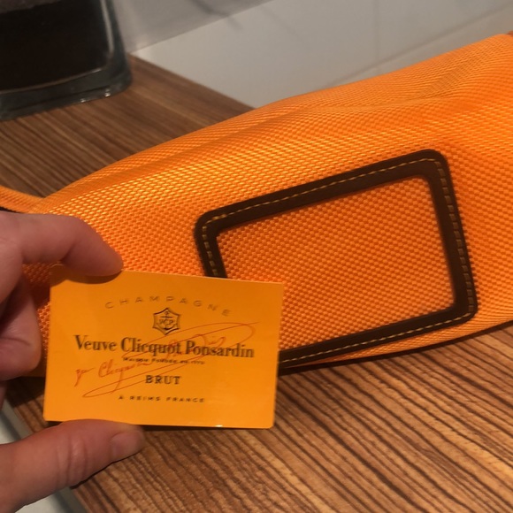 VEUVE CLIQUOT jacket brut champagne bottle sleeve insulated holde… - Picture 9 of 9